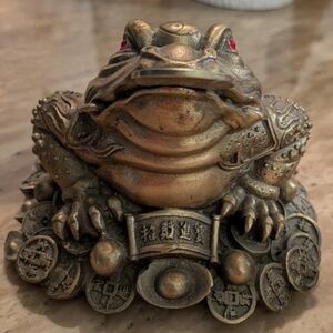 Feng Shui Toad Money LUCKY Fortune Wealth Golden Frog Home Decor Ornaments
